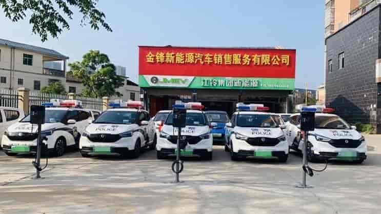 金溪政府機關部門采購了一批江鈴集團新能源易至EV3, 用于執(zhí)法巡邏工作。