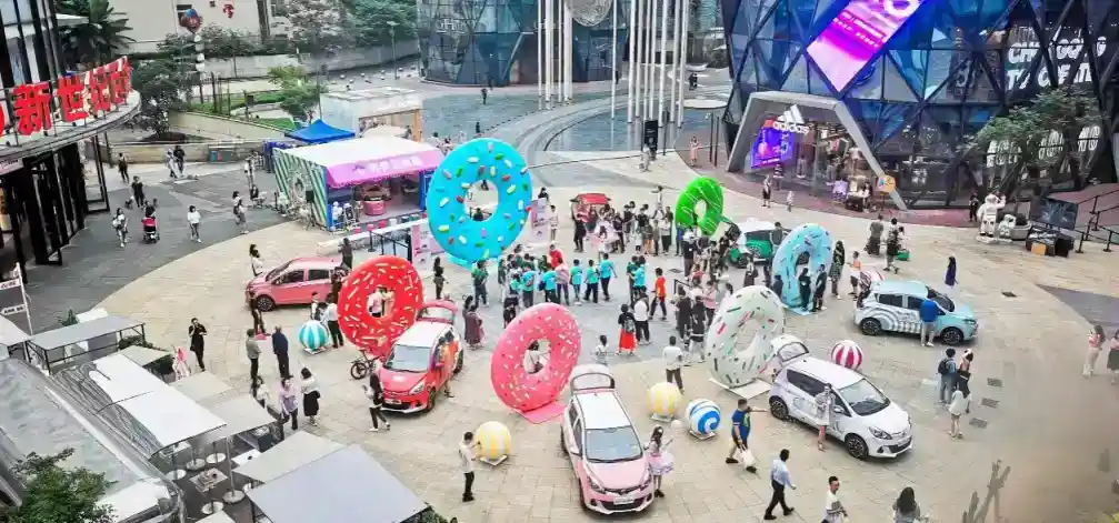 奔奔E-Star國民版+甜甜圈颯美聯(lián)動，以高能姿態(tài)與五色青年同頻共振