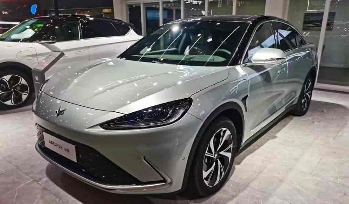 攬入多項行業(yè)大獎，極狐汽車載譽首秀鄭州長沙雙城國際車展